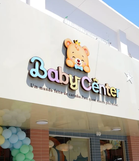 Fachada real da Baby Center em Macapá, com o ursinho e o letreiro em cores pastel
